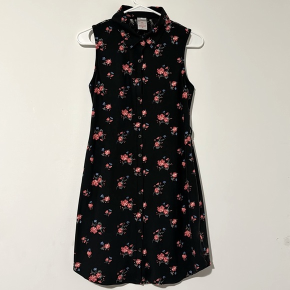 No Boundaries Dresses & Skirts - No Boundaries Junior’s Floral Print Button Down Dress w/ Lace Detail On Back